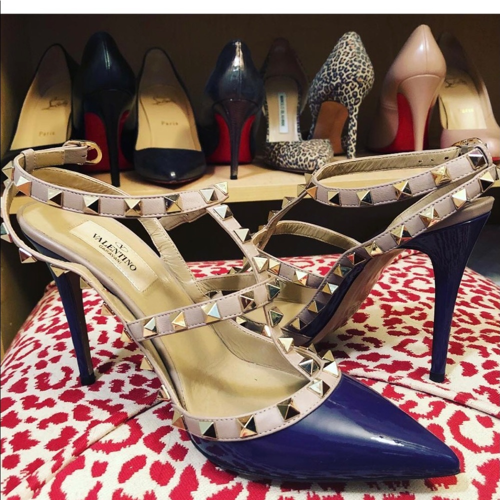 VALENTINO ROCKSTUDS PURPLE PATENT LEATHER HEEL. - Picture 3 of 13